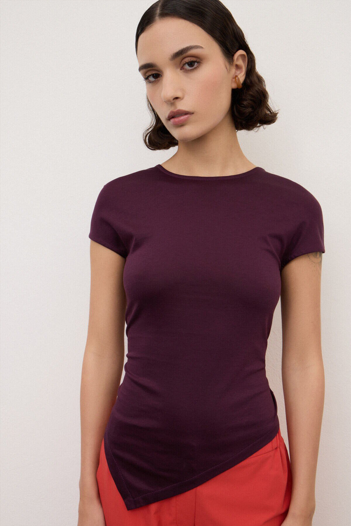 T-Shirt con Schiena Scoperta